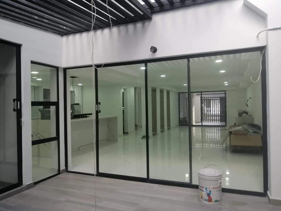 Instalación de vidrio templado